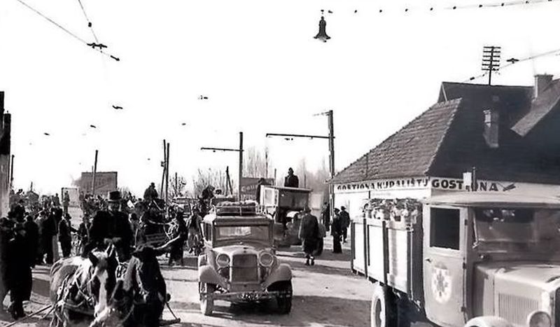 Mitnica i okretište tramvaja na Savskom mostu 1930. godine